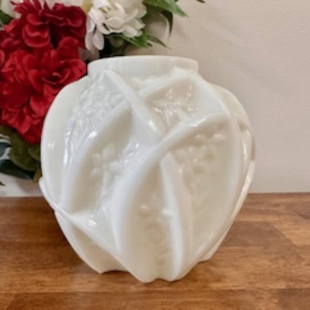 Vintage Milk Glass Vase Floral Motif – Mid-Century Sculpted Raised Leaf Design